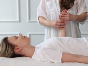 somatic,therapist,and,patient,,,therapeutic,touch,concept.,nervous,system